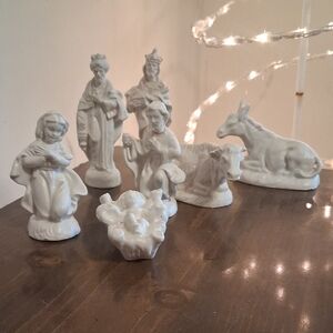 Nativity Scene Sculpture Set